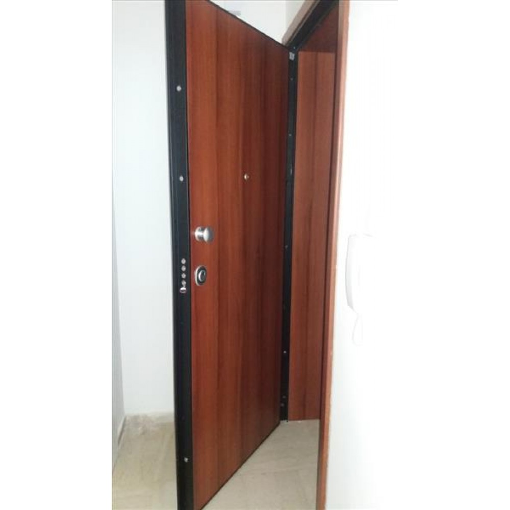 Θωρακισμένη πόρτα με επένδυση Laminated